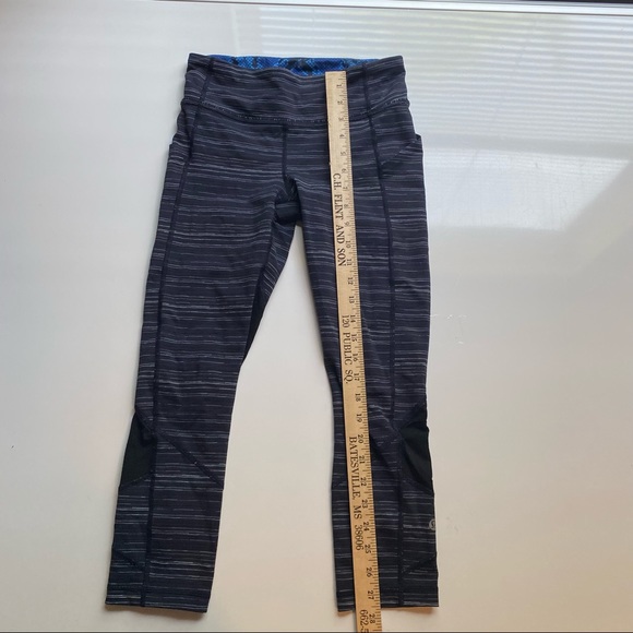 Lululemon Women Black Blue Capris Leggings Size 4 - Picture 2 of 9